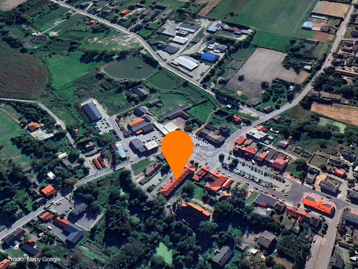 Lokal w centrum Sienno- z bezpośrednim dostępem do placówek publicznych - blisko punktów handlowo - usługowych, bardzo dobrze skomunikowany.